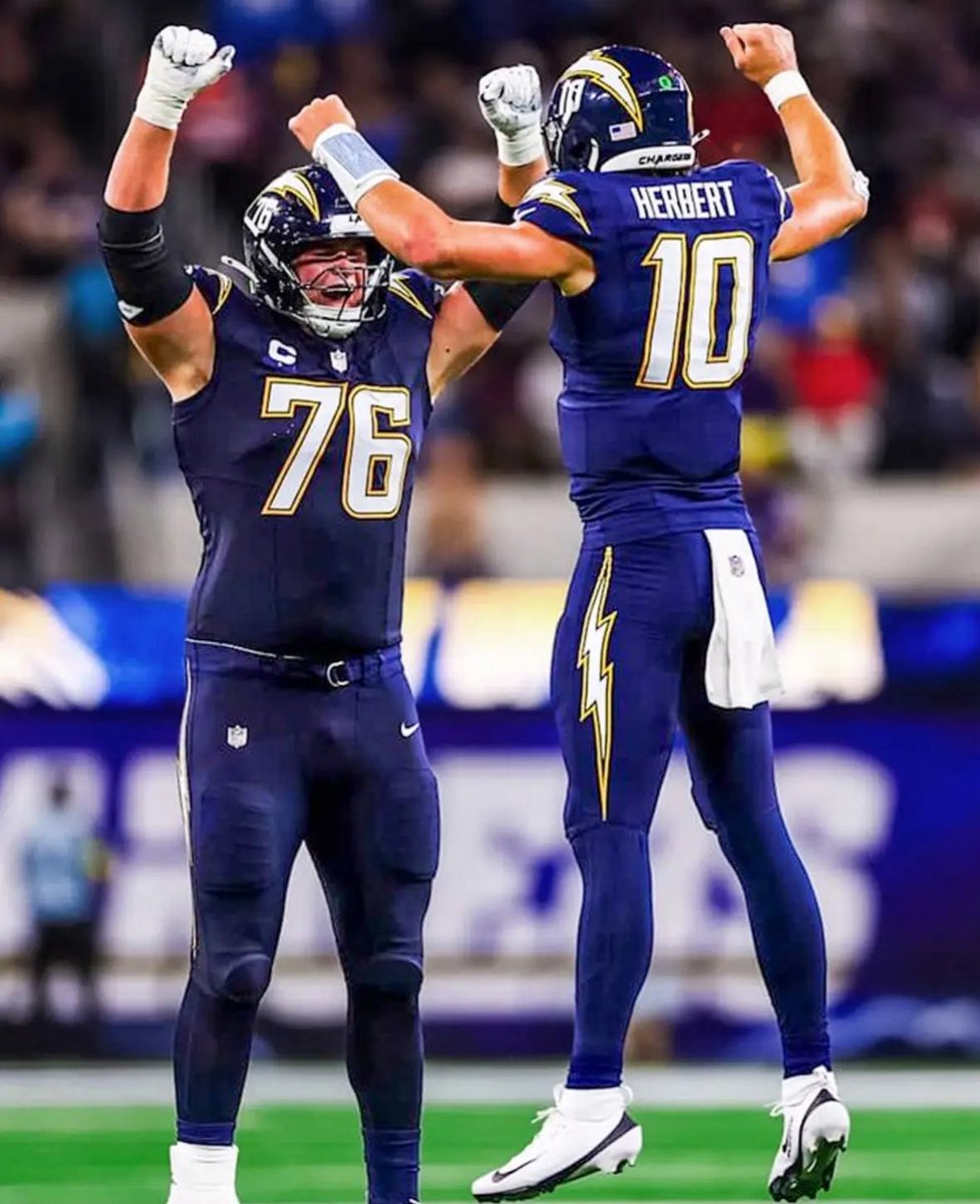 QsamaBJohnston's tweet photo. He’s the happiest with Joe Alt https://t.co/LHNu4ivH1X