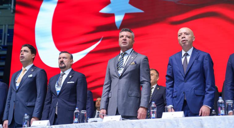 Sadettin Saran ve Yönetimi;

❌ Devre arasında yanlış transfer politikasıyla, takımın şampiyonluk şansını hiç etmişlerdir. 
❌ Yine devre arasından sonra taraftarlarla ve camiayla olan iletişimlerinde büyük sorunlar vardır. Yöneticilerinin kendi PR'larını yapmasına müsaade