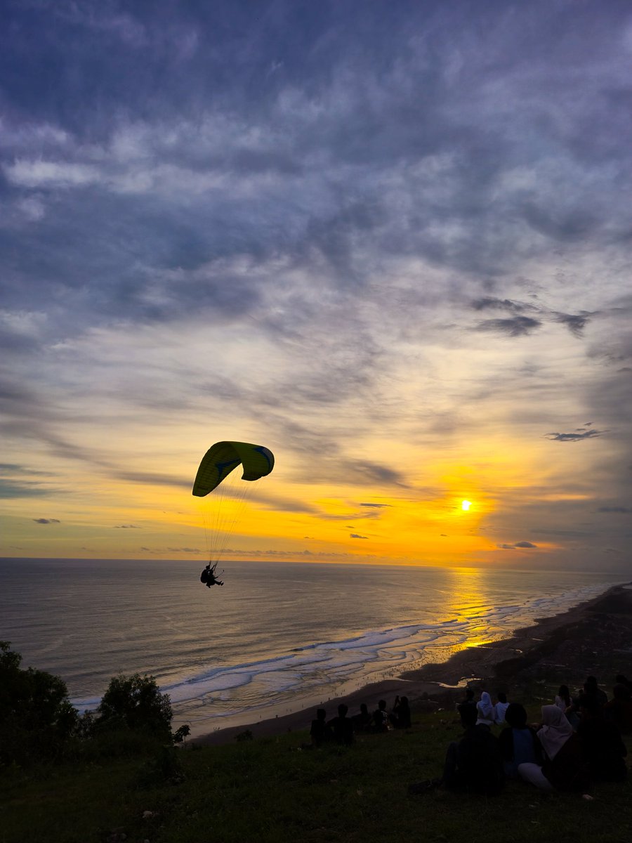 sky blue tweet media