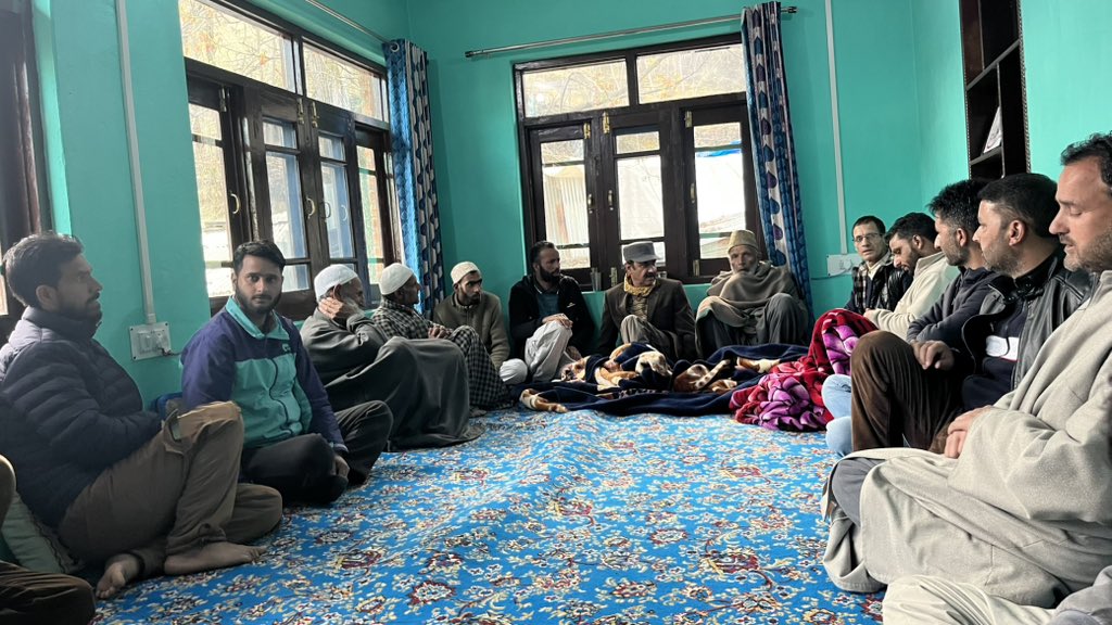 Former Law Minister and senior <a href="/jkpdp/">J&K PDP</a> leader Syed <a href="/BashartBukhari/">Syed Basharat Bukhari</a> today visited Kreeri, Hail, and Wagoora to offer heartfelt condolences to the bereaved families.

<a href="/Wagoora_KREERI/">PDP Wagoora_KREERI Constituency</a> 

<a href="/jkpdp/">J&K PDP</a> <a href="/YouthJKPDP/">Youth PDP</a>  
<a href="/BashartBukhari/">Syed Basharat Bukhari</a>