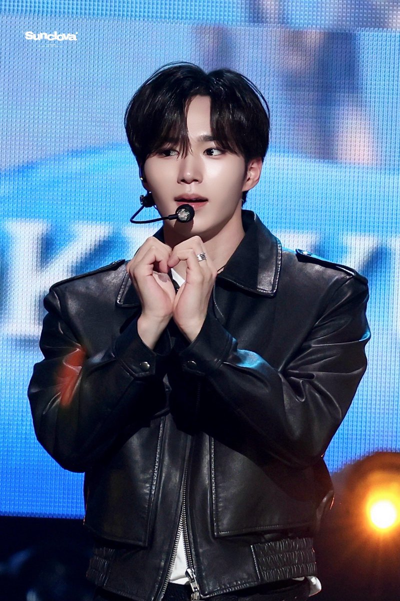 𝐬𝐮𝐧𝐜𝐥𝐨𝐯𝐚 tweet media