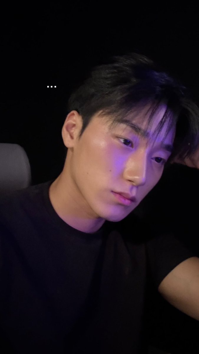 Twilight tweet media