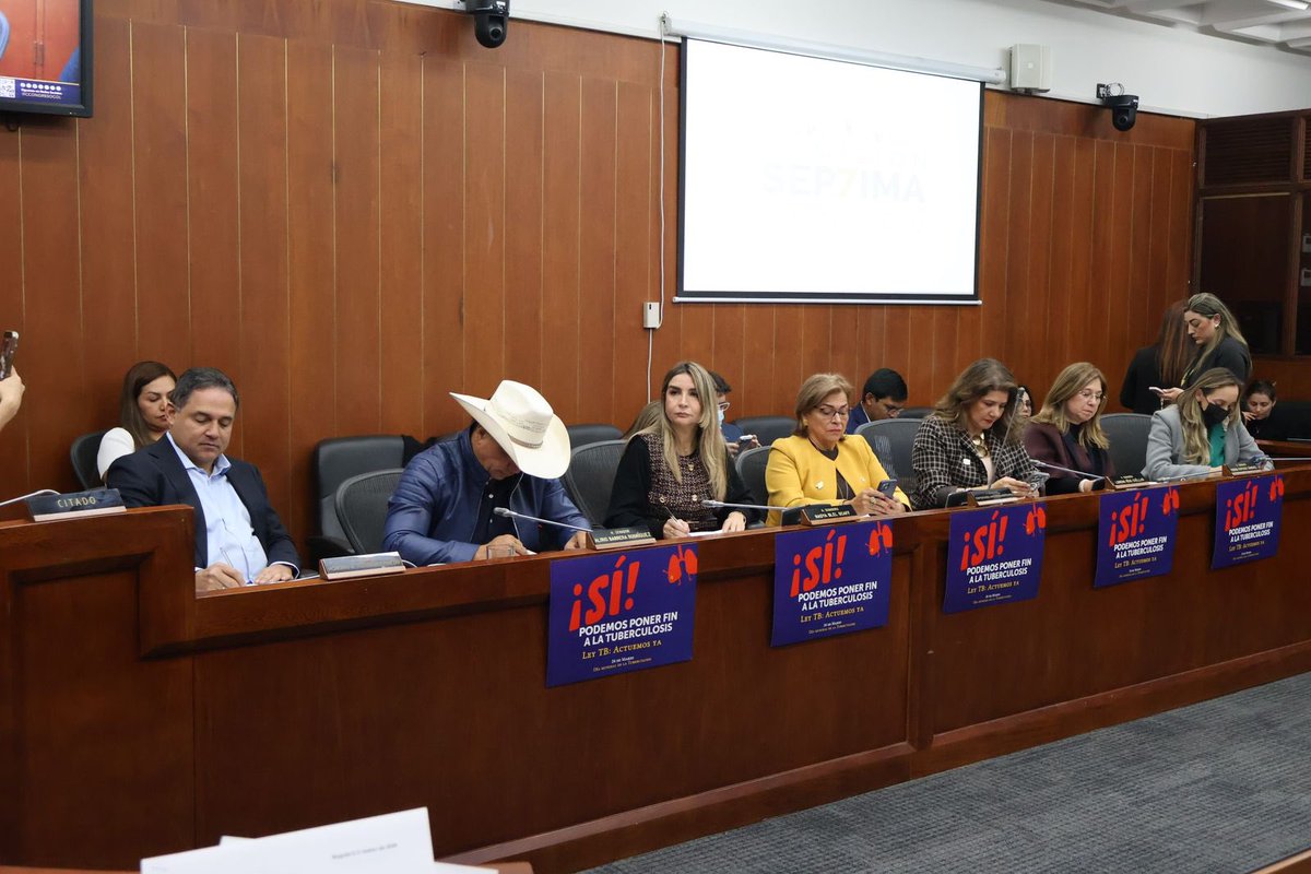 nadiablel's tweet photo. Hoy, en el Día Mundial de la #Tuberculosis, avanzamos con hechos!

En #ComisiónSéptima pasa a último debate el proyecto de ley que crea la política pública de atención integral para pacientes con tuberculosis.

Un paso importante para garantizar atención oportuna, de calidad y con enfoque en las personas.
