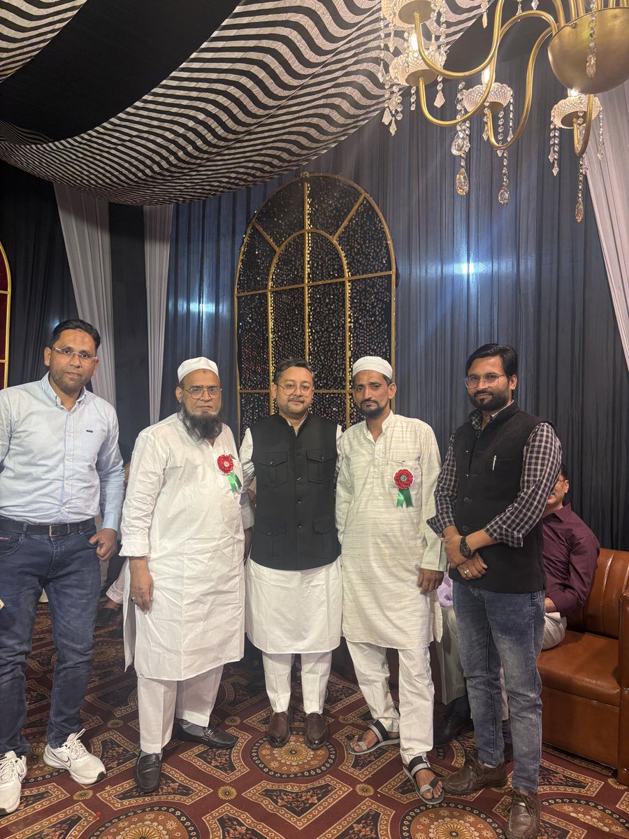 drmerajhusain's tweet image. अमरोहा में अपनों के बीच। #Amroha