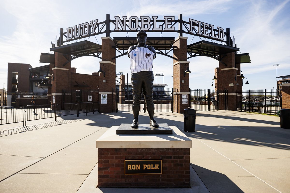 HailStateBB's tweet photo. 𝗔𝗣𝗥𝗢𝗡 𝗚𝗜𝗩𝗘𝗔𝗪𝗔𝗬 ‼️

Receive your pinstripe aprons before tonight’s game while supplies last!

#HailState | @HancockWhitney https://t.co/fdocijMxLv
