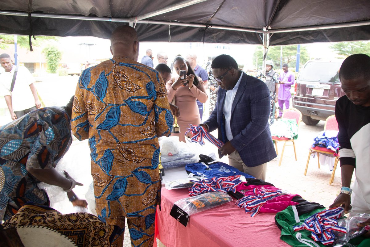 Jibs_baba's tweet photo. The sport items and awards for the Olowo Cup #ajibs #olowocup #ondostate https://t.co/yD59KwgTgT