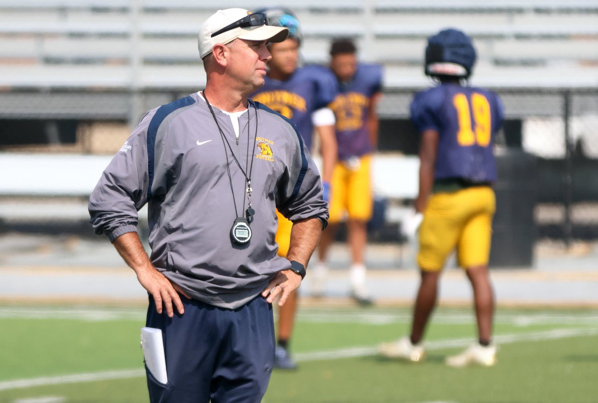 MonroeBlade's tweet photo. Fremont Ross has hired former Whitmer coach Ken Winters as its new head football coach. A 1991 Fremont Ross grad, Winters spent 9 years at Whitmer (73-28 record) before stepping down in 2024. Winters takes over for Chad Long.
@FRHS_Athletics 
https://t.co/LhoGgPnZdX https://t.co/PHqh1g5qwM