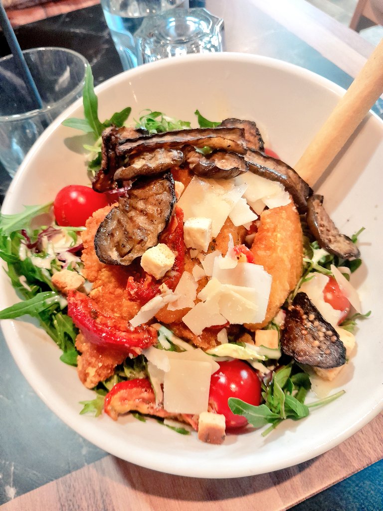 ℳ𝒶𝒹𝒶𝓂𝓮 ℳ. tweet media