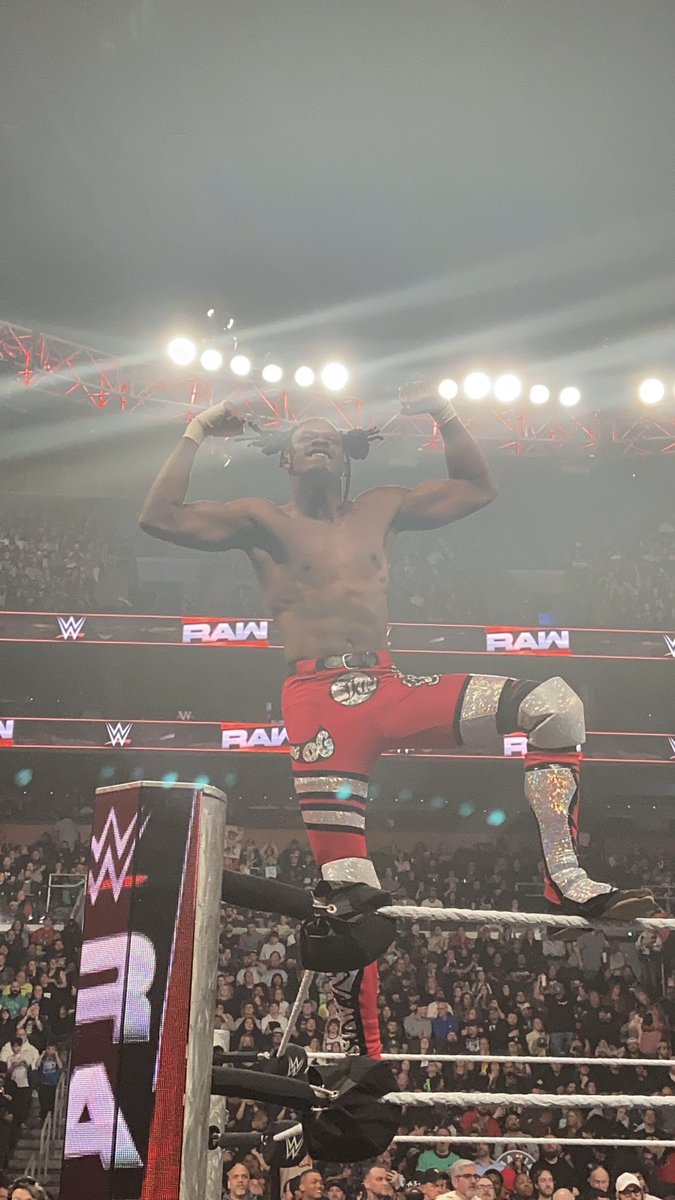 KenWithTheRed9's tweet photo. Chicagoan in Boston having fun at #WWEBoston 🍻 https://t.co/8sQodJsdhc