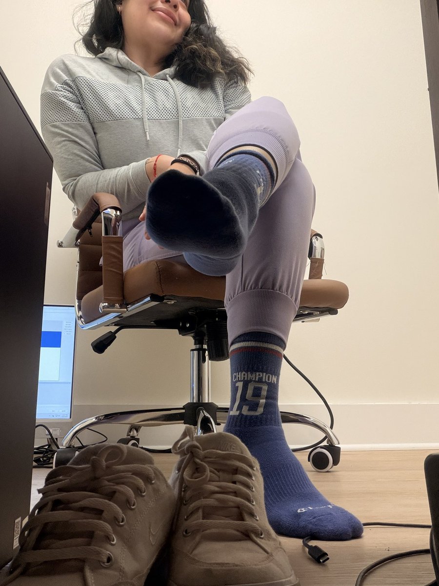 lizzybadazzfeet 🎂8/14 tweet media