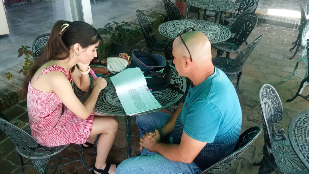 HolguinCpsc's tweet photo. El profesor José Alberto Martínez continúa desarrollando acciones de atención individual dirigidas a estudiantes de actuación del ISA. En esta ocasión, fue atendida l estudiante Catherine González en nuestro centro, como parte del cumplimiento de las acciones docentes previstas. https://t.co/anFqsQbuWA
