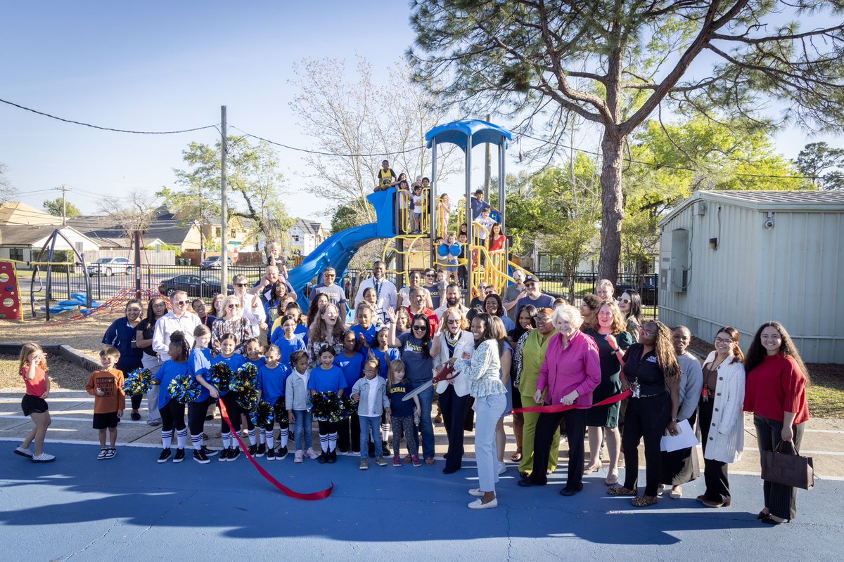 RepCWJ's tweet photo. Last week, Team Charlene attended the dedication ceremony for  Houston ISD’s Stevens Elementary SPARK Park. 🛝 

I am so excited for all the children and families who will get to use the SPARK Park and make lifelong memories! #TeamCWJ #HD139 https://t.co/lohbuj1b4v