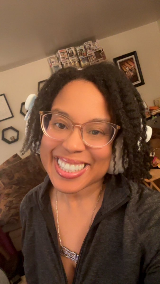 Fangirl Review tweet media