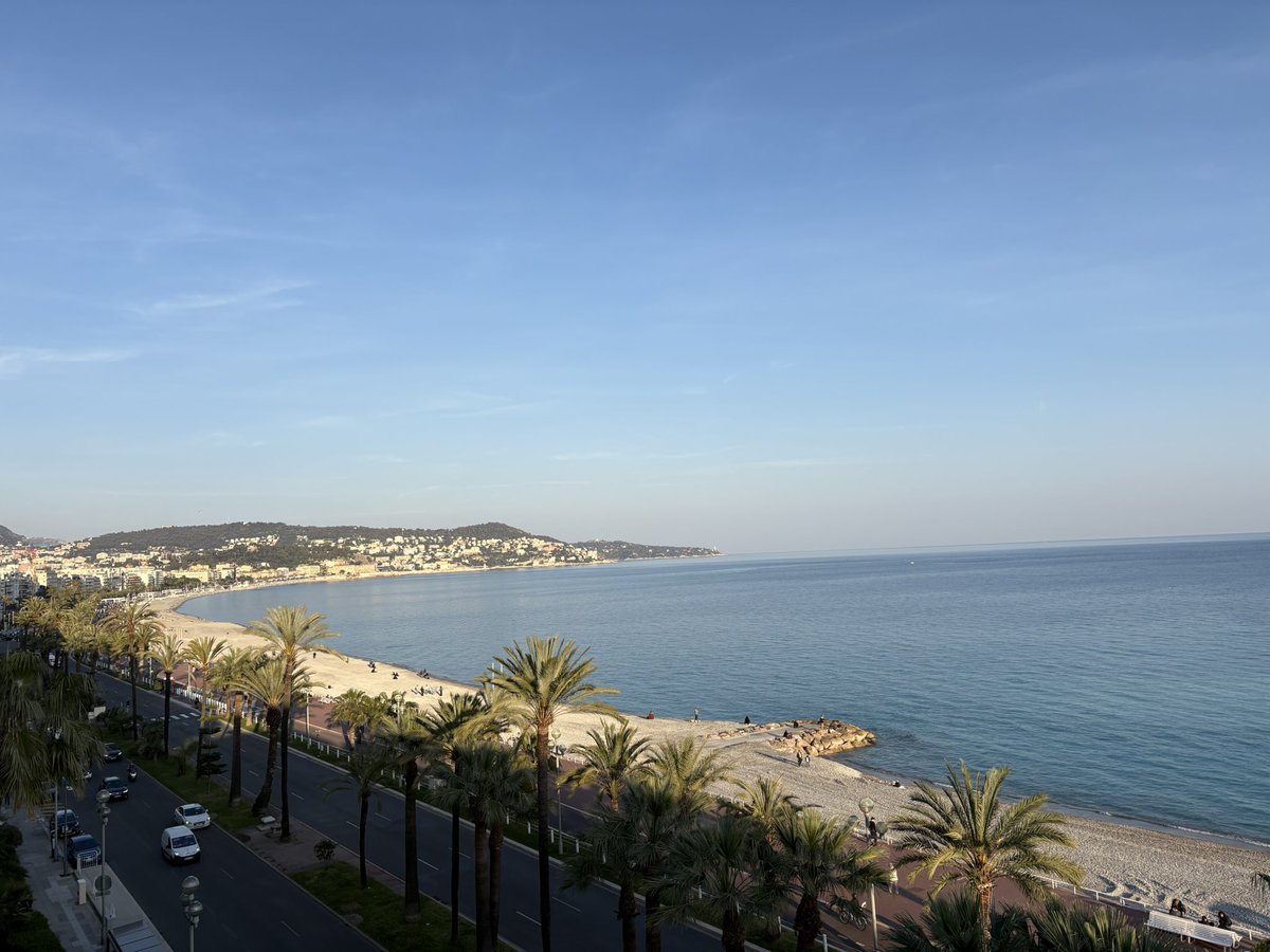 Smokes Lets Go tweet media