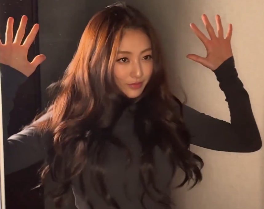 #1 jeonghyo kiss defender tweet media