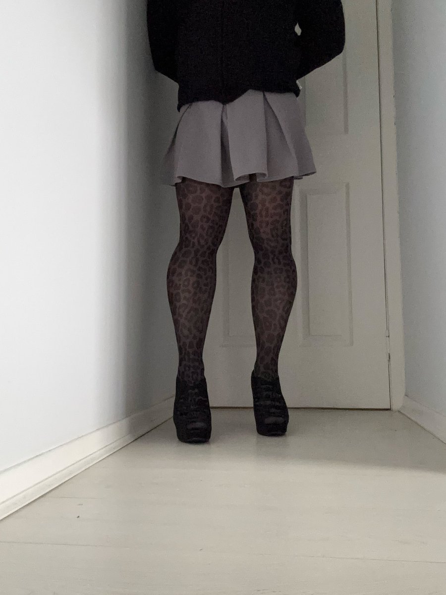 Pel_Yeh's tweet photo. Tights Tuesday https://t.co/IF03Lv5tAr