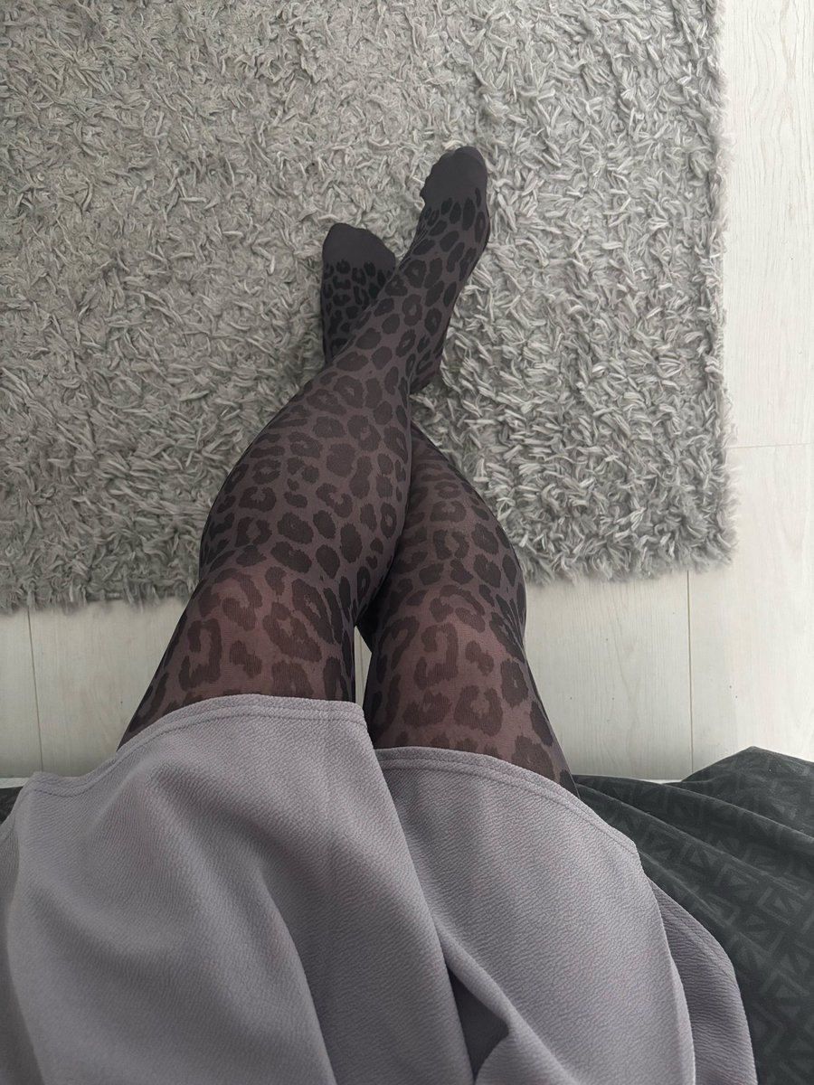 Pel_Yeh's tweet photo. Tights Tuesday https://t.co/IF03Lv5tAr