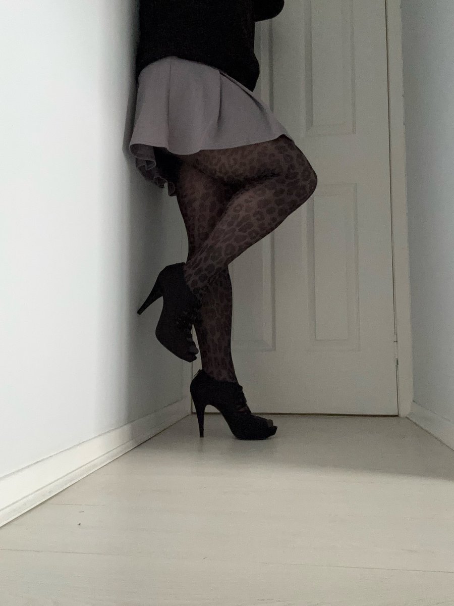 Pel_Yeh's tweet photo. Tights Tuesday https://t.co/IF03Lv5tAr