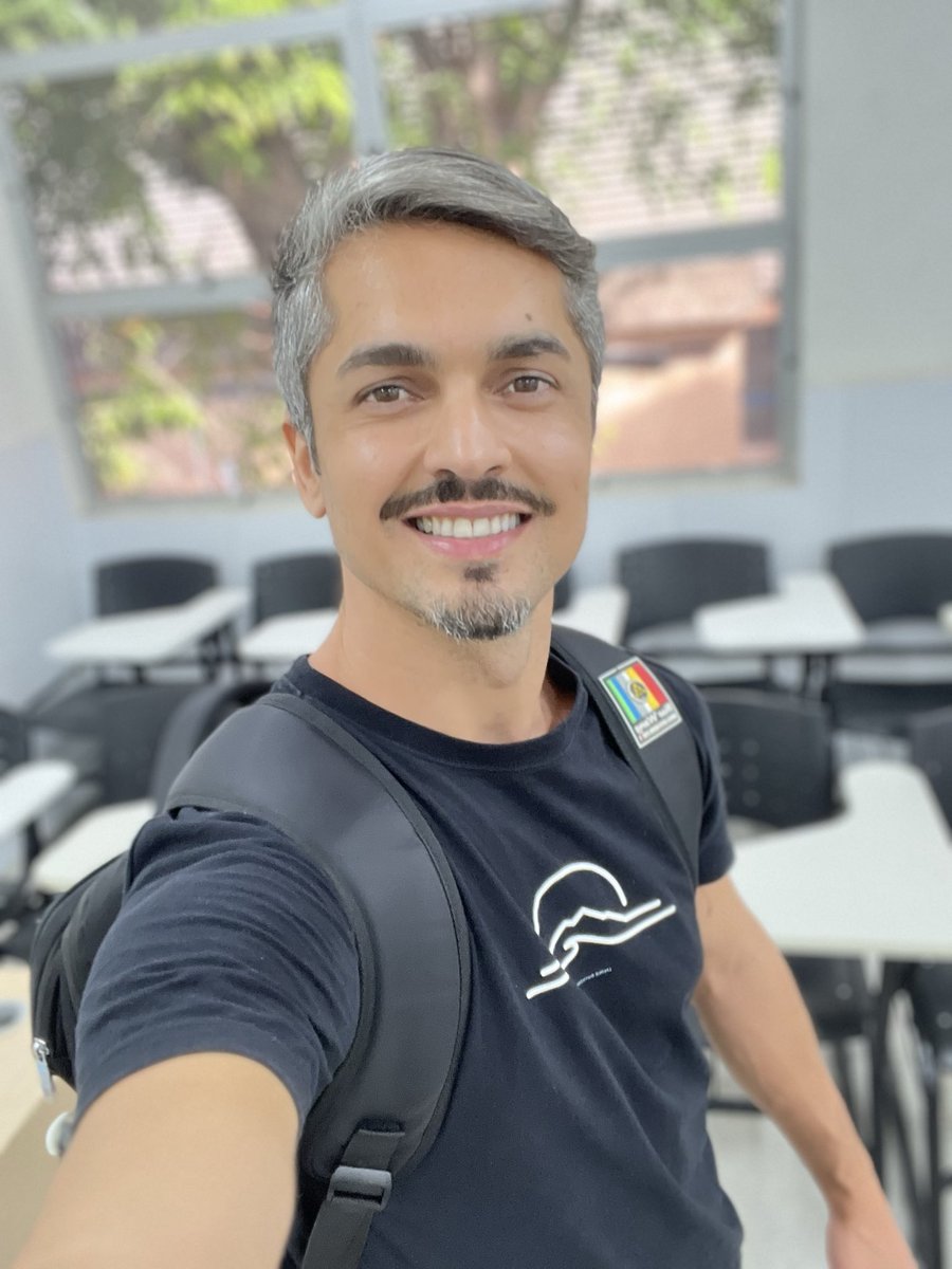 Um professor da língua 👅em uso tweet media