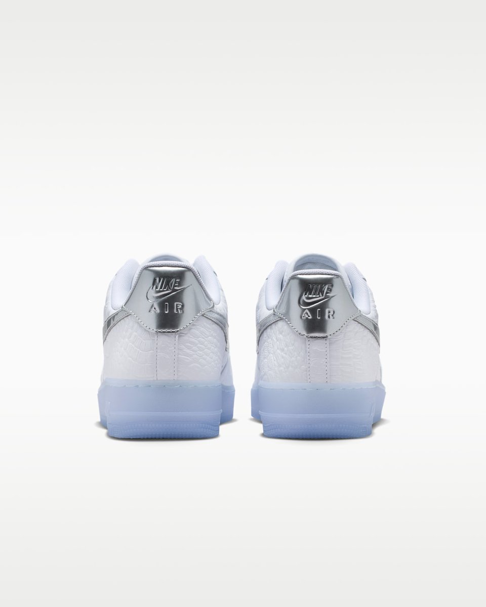 JustFreshKicks tweet media