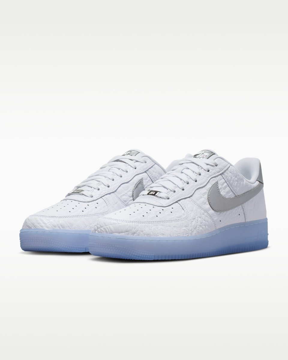 JustFreshKicks tweet media