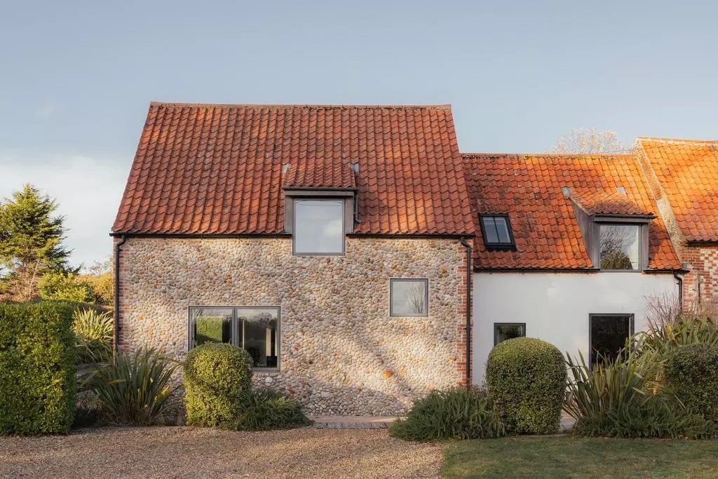 OnTheMarket tweet media