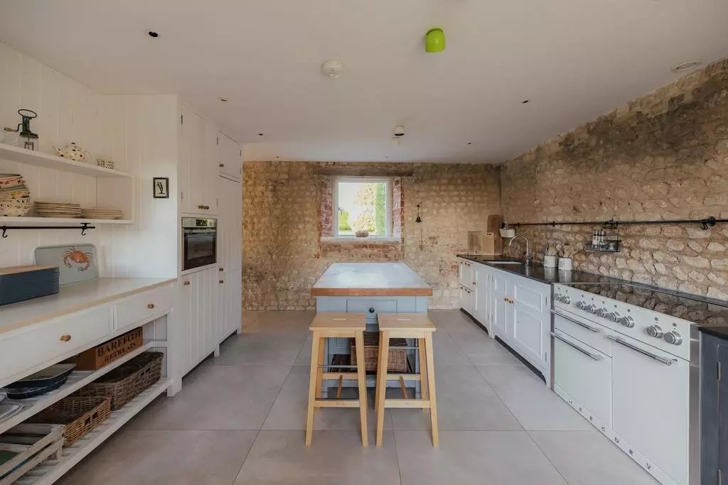 OnTheMarket tweet media