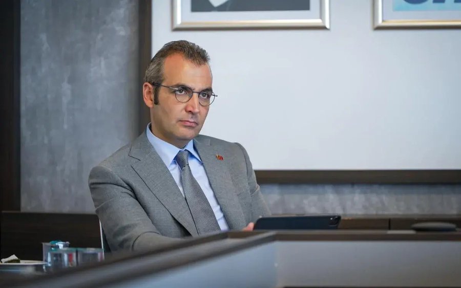 Resul Emrah Şahan:

“89 yılında yapılmış Kadıköy'de bir binada kirada oturuyorum 
Hayatımın tek lüksü kızımı özel okula göndermek.”