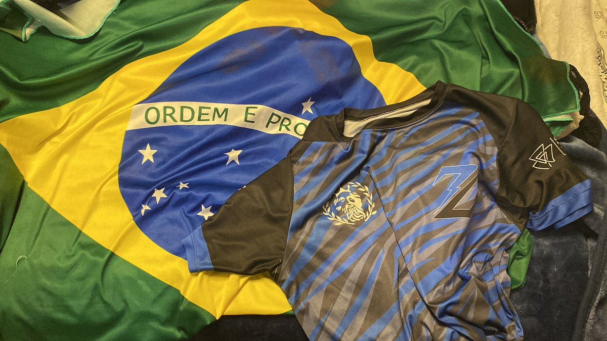 BelladonaES's tweet photo. @fluxo_lol @momochilol @Codyei3 Fluxo seguindo nosso caminho 
🇧🇷🤝🇨🇱
E A FLUXO PORRA!!! 
Mucho éxito al michi del morro de arica https://t.co/KaBih66T1s
