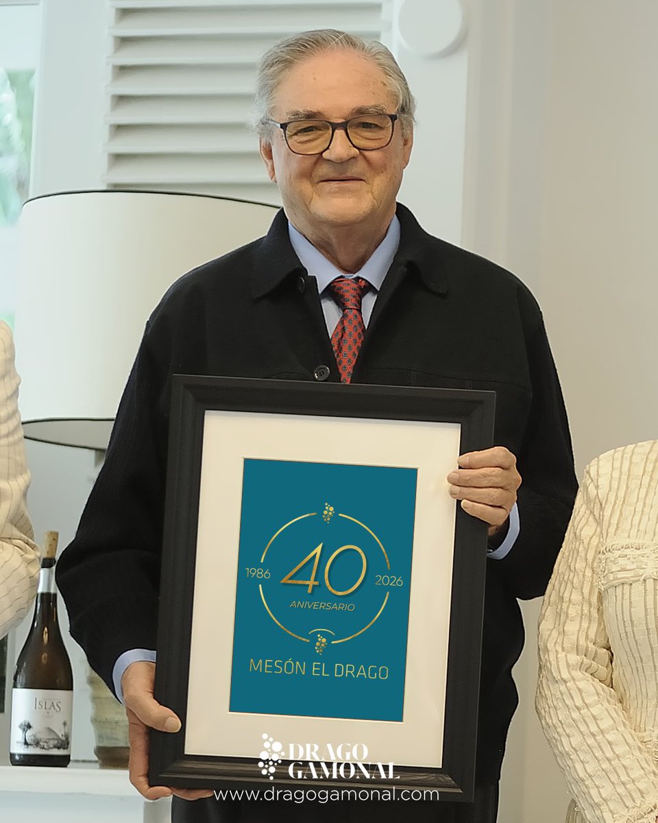 CARLOS GAMONAL JIMÉNEZ

Carlos Gamonal Jiménez es Miembro de la Comunidad Europea de Cocineros (Euro-Toques) y de la prestigiosa Chaîne des Rôtisseurs.

#MesónElDrago40ºAniversario #DragoGamonal #MesónelDrago #GamonalCatering #PriscilaGamonal #CarlosGamonal #somosgamonal