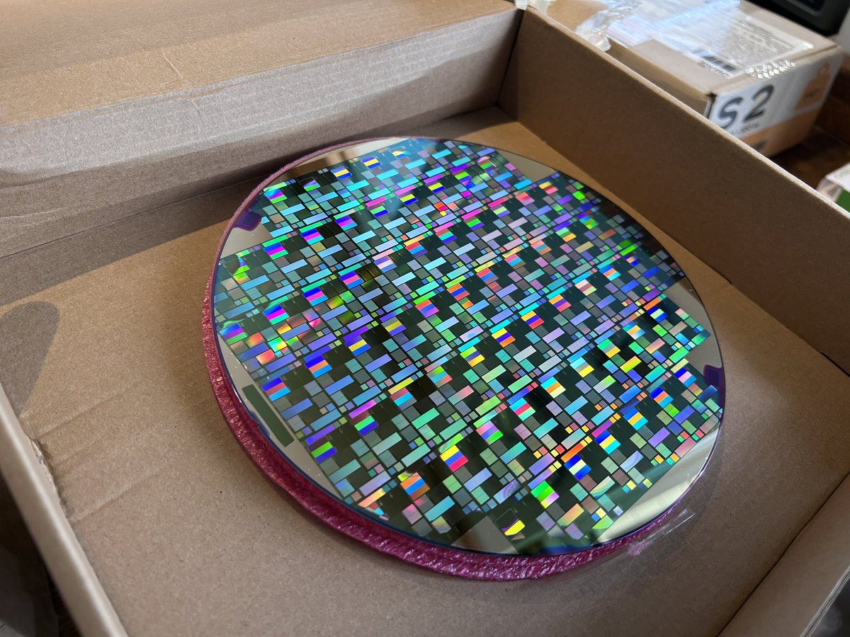 LegacyDevices_'s tweet photo. Thing of beauty, joy forever. Every #nerd should have this 8” silicone wafer from framed on the wall. #legacydevices https://t.co/iE1r5iCiF9