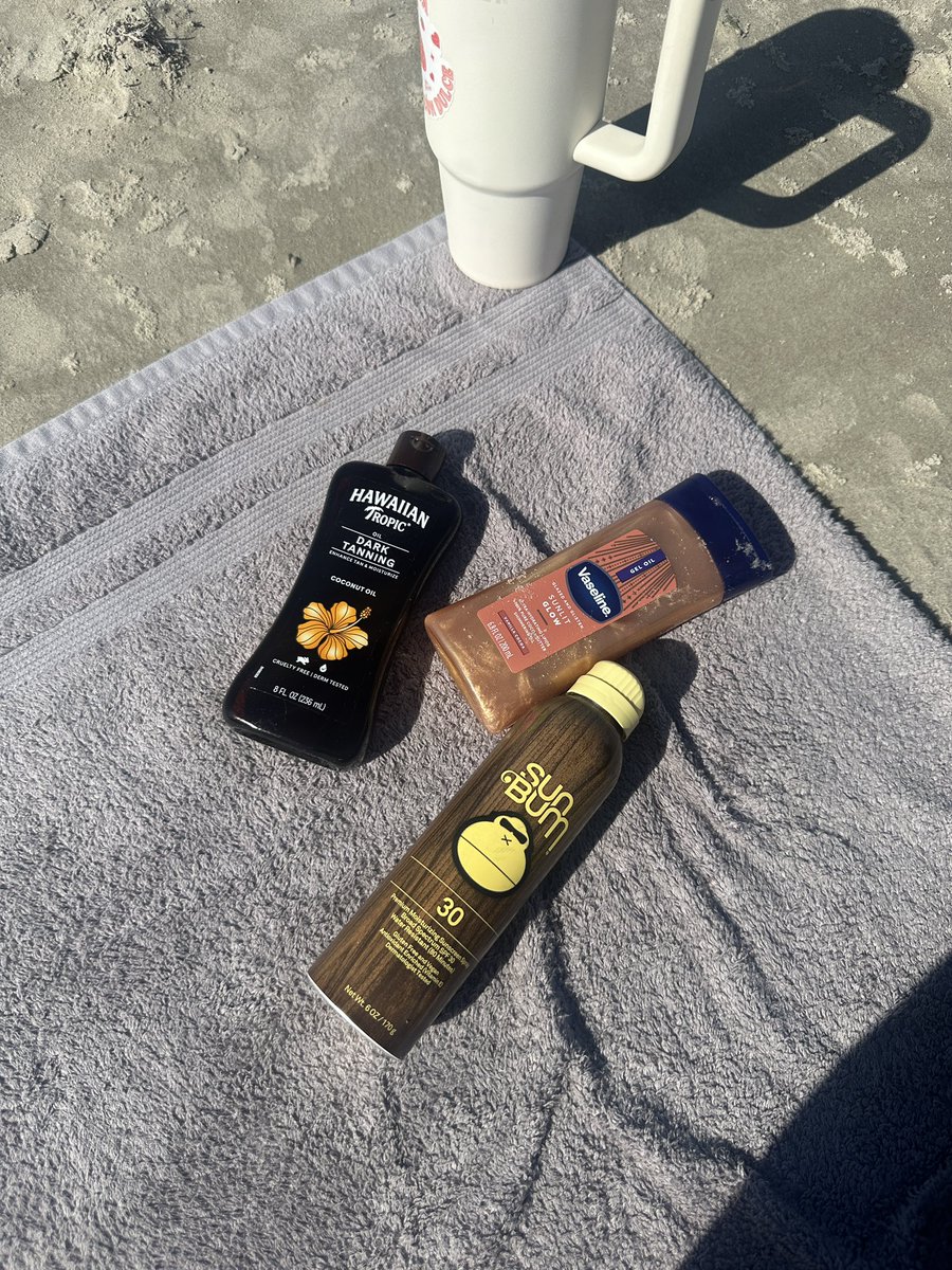 leslayeg's tweet photo. Tanning > https://t.co/8ouyNdV6zt
