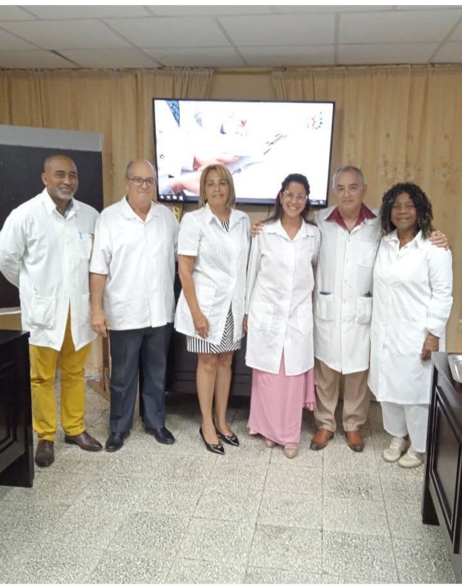 El servicio de Medicina Intensiva y emergencias adultos del HGD Agosthino  Neto se viste de gala al promover dos de sus especialistas a la categoría docente de profesoras auxiliares¡Felicitaciones para estas profesoras y el prestigioso tribunal que las examinó!