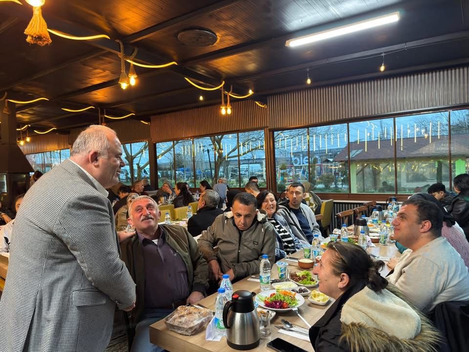 uner_mesut's tweet photo. Ramazan boyunca İstanbul’un dört bir yanında gönüllere dokunduk.
#5Milyon400Bin kişiye ulaştık. 🌙 https://t.co/VnyNn0yfkx