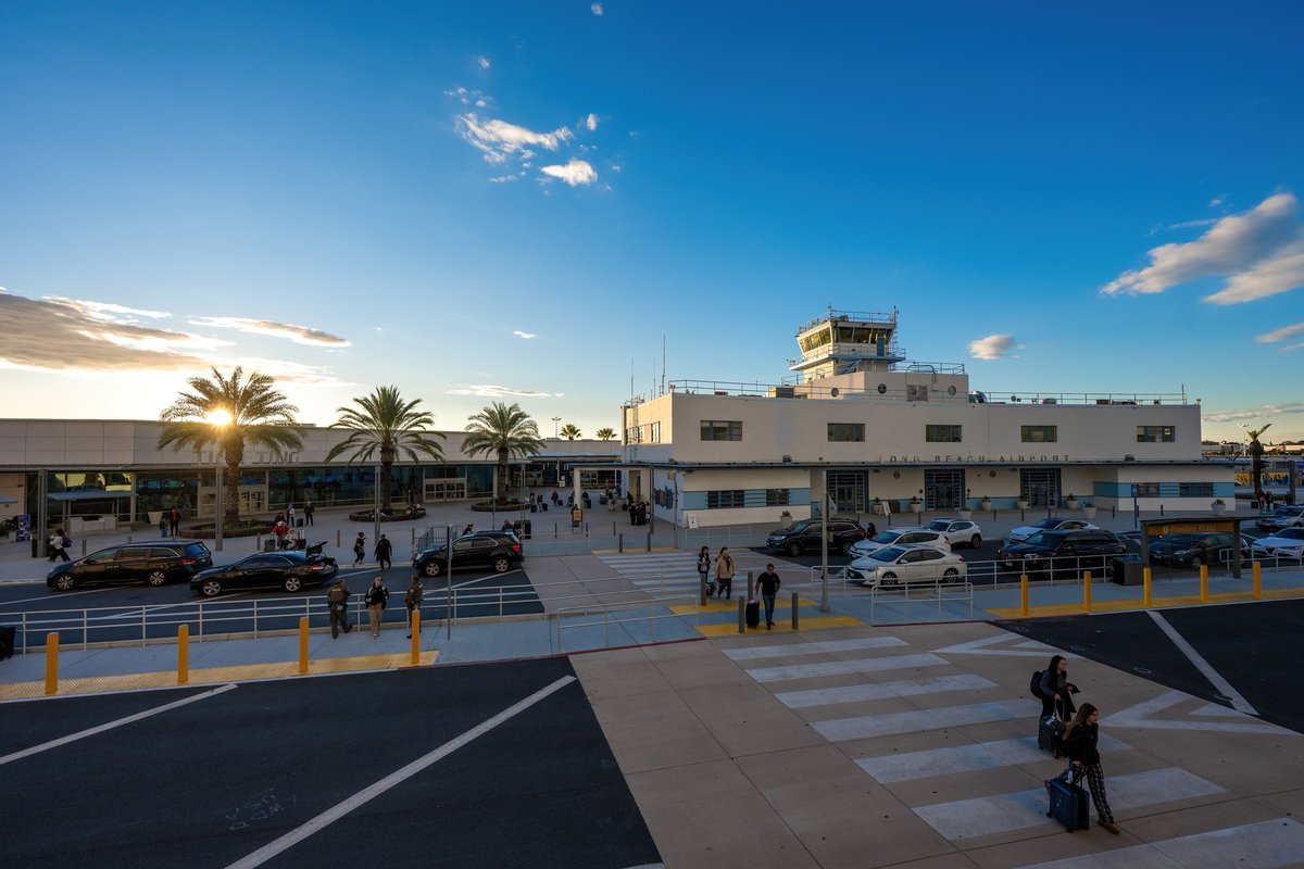 LGBAirport's tweet photo. LGB is operating smoothly with no delays or disruptions. As always, please arrive at least 90 minutes before your flight &amp; check your flight status with your airline before you go.

A big thank you to our @TSA team for their continued dedication to keeping travelers safe. ✈️ https://t.co/Orlv4IHrqS