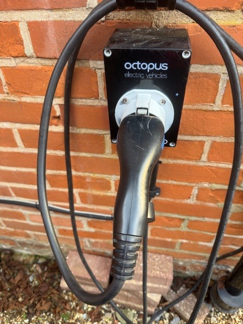 andyrow's tweet photo. Octopus says this charger is not an @OctopusEnergy or @OctopusEV charger it was installed under an agreement between Octopus and @eocharging - less than 4 years later it is non compliant in UK and useless. Neither company cares and we are high and dry.😠 https://t.co/D4hu01JwGE