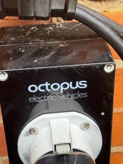 andyrow's tweet photo. Octopus says this charger is not an @OctopusEnergy or @OctopusEV charger it was installed under an agreement between Octopus and @eocharging - less than 4 years later it is non compliant in UK and useless. Neither company cares and we are high and dry.😠 https://t.co/D4hu01JwGE