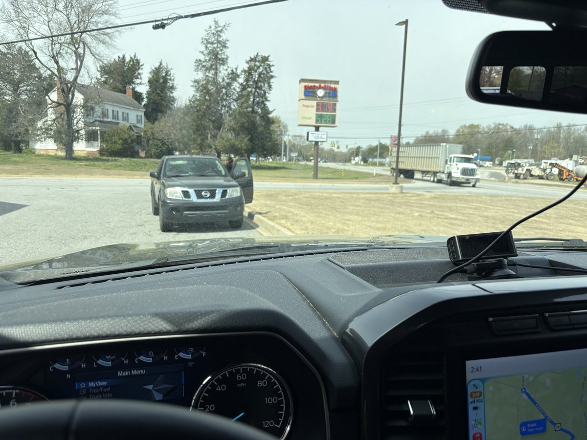 Elevator Man tweet media