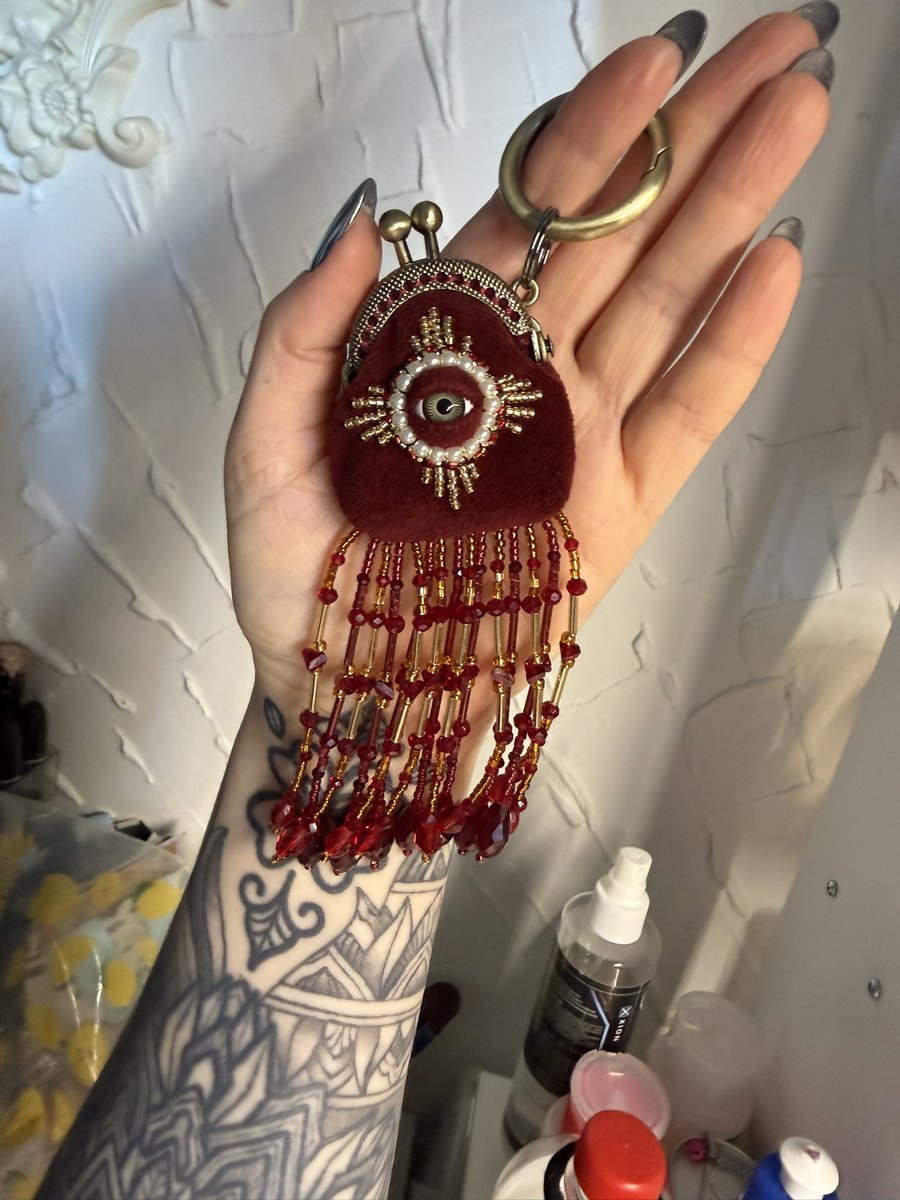 глазная ведьма tweet media