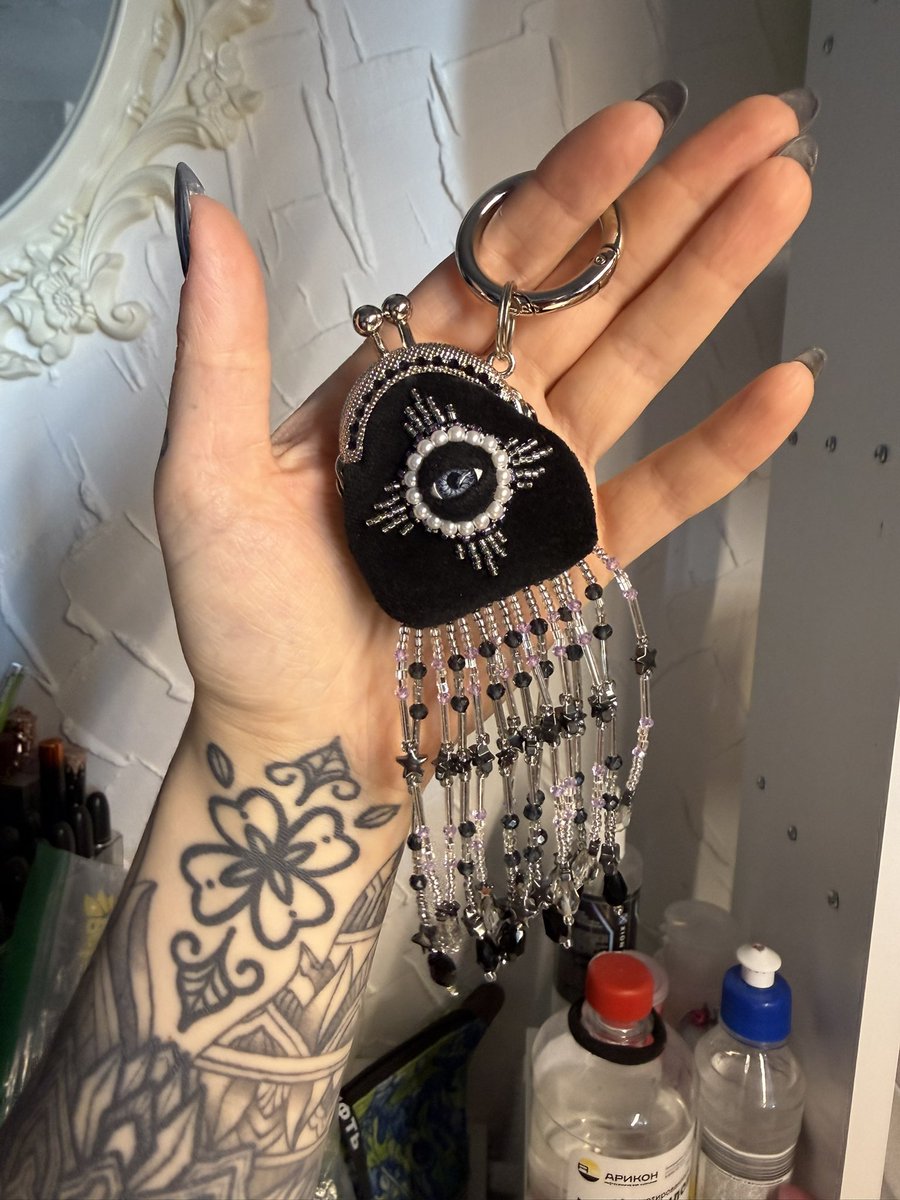 глазная ведьма tweet media