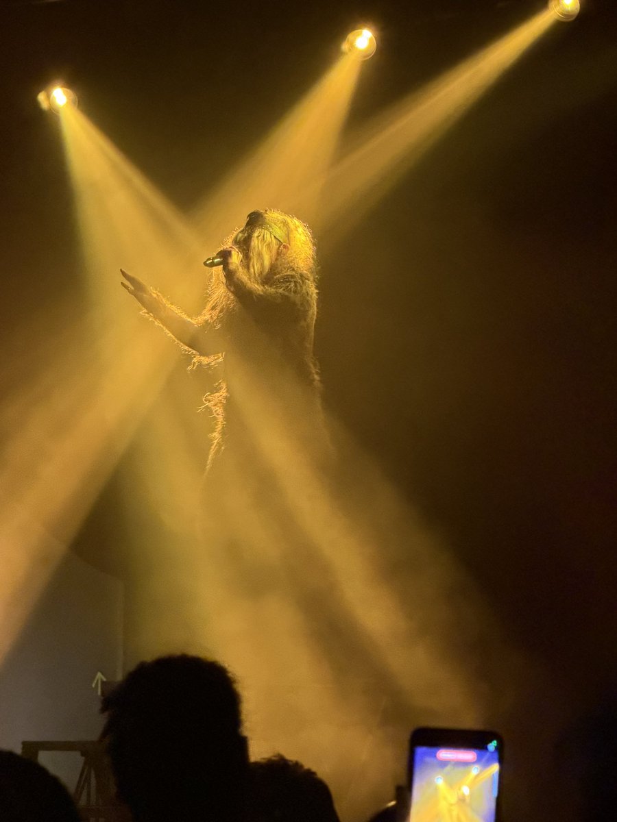 trav_o's tweet photo. 🎤 🎶 @Peaches @Themidwaysf https://t.co/jOnLc8ZNBI
