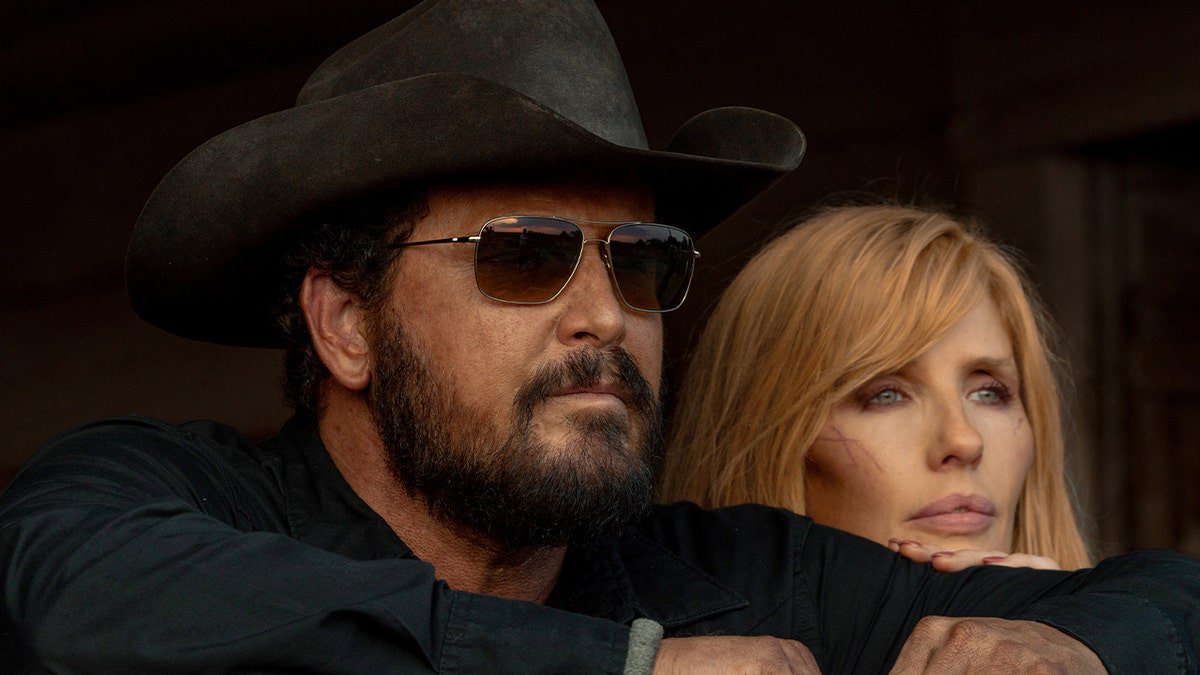 OperaNewsApp's tweet image. "Kelly Reilly and Cole Hauser Return in 'Dutton Ranch' Spinoff – Prepare for Drama, Romance, and Texas! 🔥🤠 #DuttonRanch #Yellowstone #BethAndRip"

Click the link to read more👀🔗&amp;gt;&amp;gt; opr.news/17f37193260323…

Download App Now ➡️ opr.news/twitter