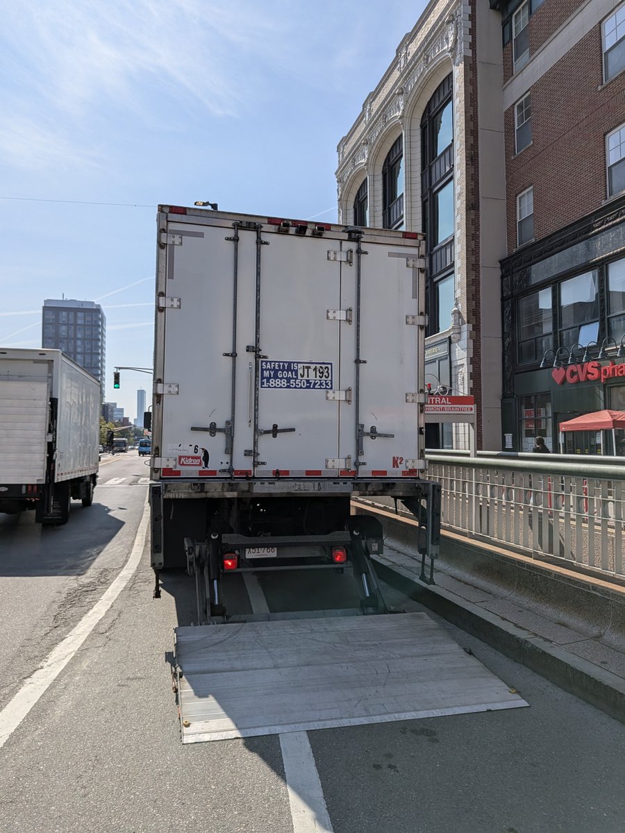BostonBikeBlockers.bsky.social tweet media