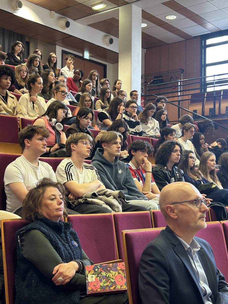 dsden37's tweet photo. Ouverture par le DASENd’Indre-et-Loire cet après-midi des échanges de l’#InterCVL37 consacrés à la laïcité et aux valeurs de la République.

Un temps fort d’engagement et de dialogue avec des lycéens acteurs de la démocratie scolaire. 🇫🇷 
@ac_orleanstours https://t.co/AF4d0kAARr