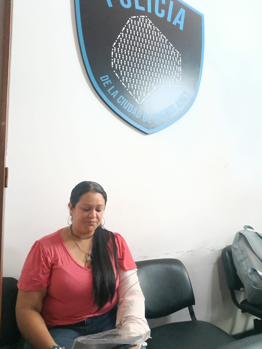 El 2 de marzo, en la antesala del 8M, no fue un hecho aislado,fue un mensaje.
Le pegaron a una delegada.
Le cerraron las puertas del sindicato a los afiliados.
Quisieron disciplinar con violencia lo que no pueden conducir con política.
Y hoy, 24 de marzo, a 50 años del golpe