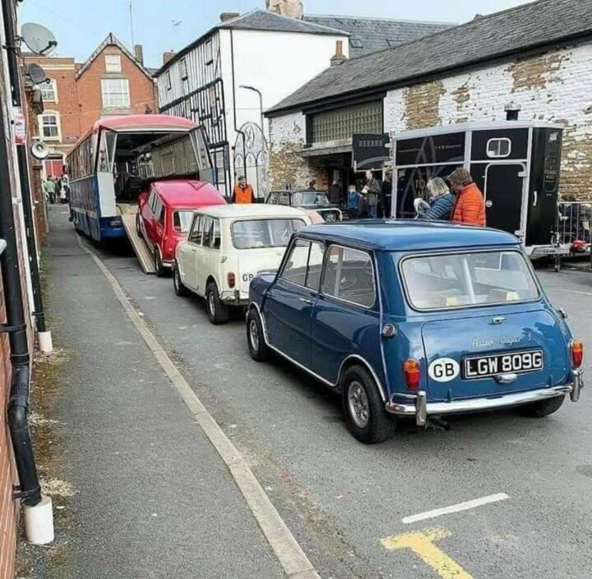 StillAliveCars's tweet image. #TrailerTuesday with #Mini