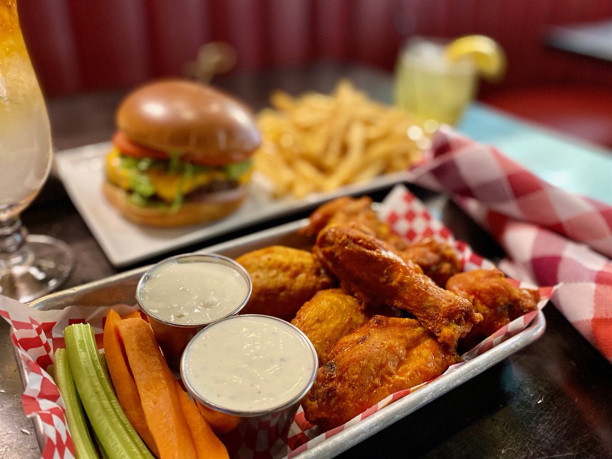 Slice of Vegas Pizza tweet media