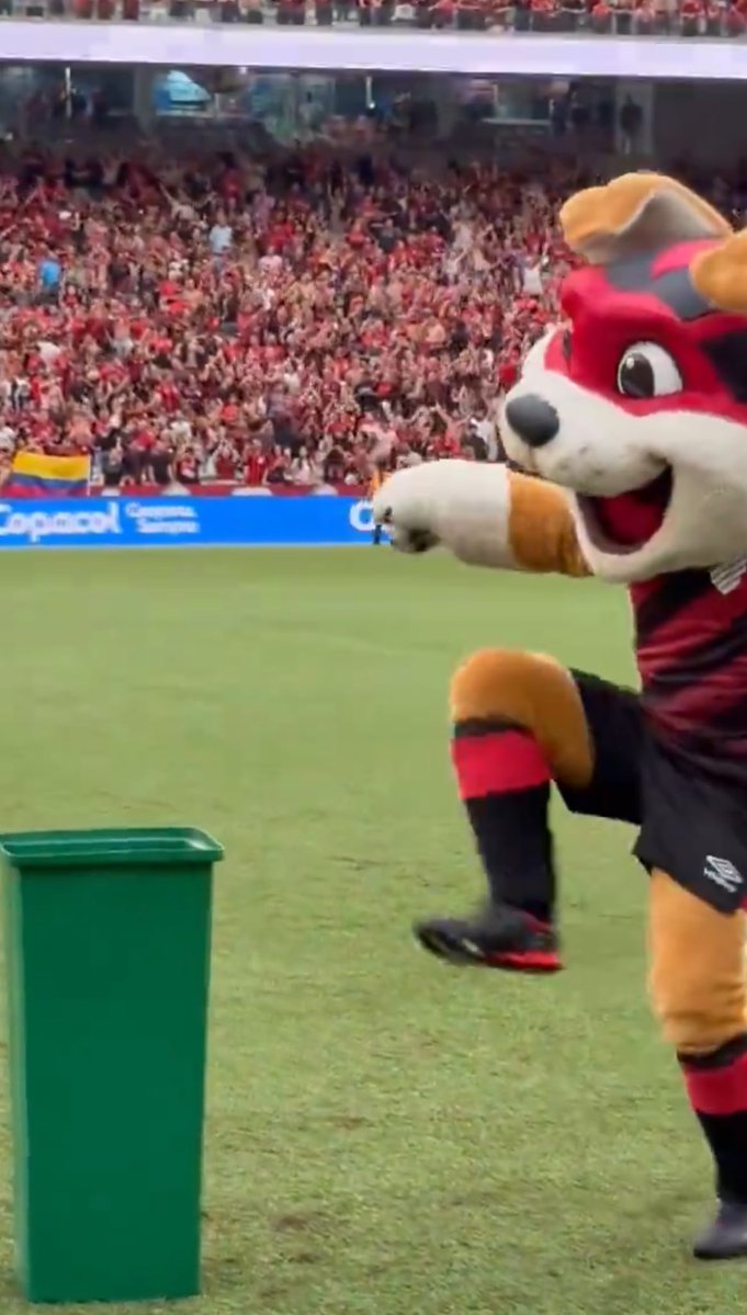 Perdón, és Athletico🌪 tweet media