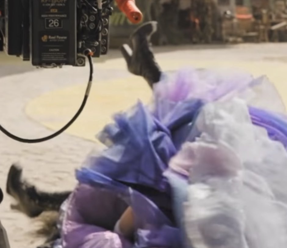 jade 𝜗𝜚 tweet media