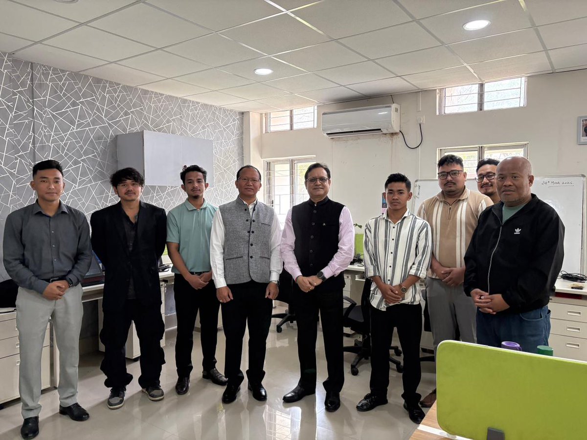 ImphalStpi's tweet image. Jurisdictional Director, @stpiguwahati visited STPI Imphal and interacted with the #Startup units of #OctaNE #CoE in #EmergingTech - AR/VR. #AugmentedReality #VirtualReality #NortheastIndia #imphal 

@GoI_MeitY @arvindtw @stpiindia @SoumyaOtta @STPI_OctaNE
